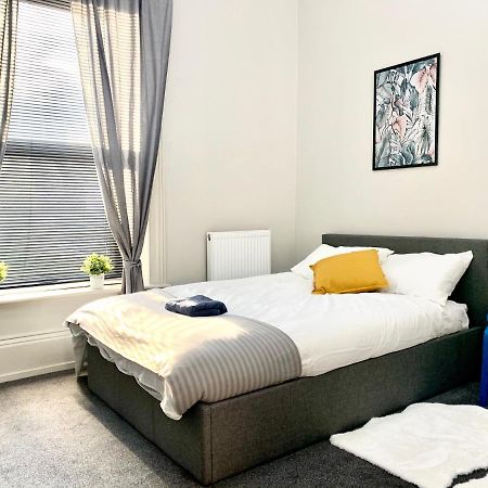 Free, Large Car Park Apartment Wakefield Zewnętrze zdjęcie