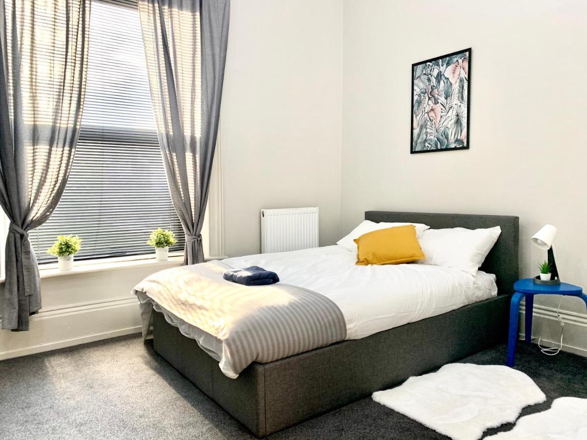 Free, Large Car Park Apartment Wakefield Zewnętrze zdjęcie